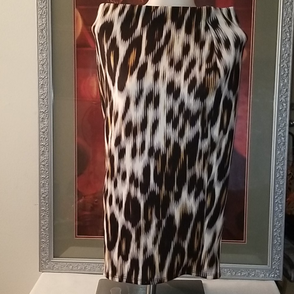 Pull on pencil skirt.